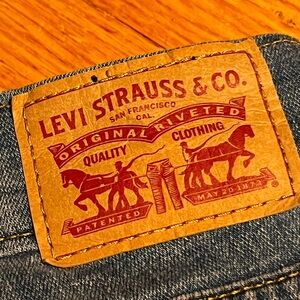 Levi Strauss Women’s 505 Straight Leg Medium Wash Denim Blue Jeans Size 14/32